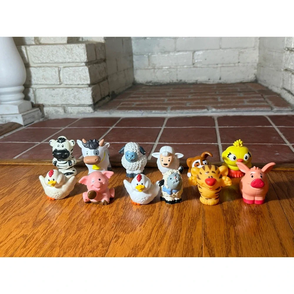 TESTED WORKS - Lot of Little People and Structures Including DC Comic Characters